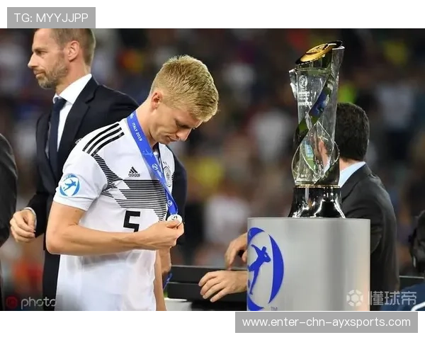 埃因霍温签下全能攻击者