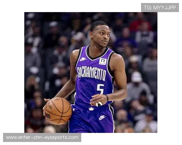 福克斯突破上篮稳稳得手，国王顽强抵抗