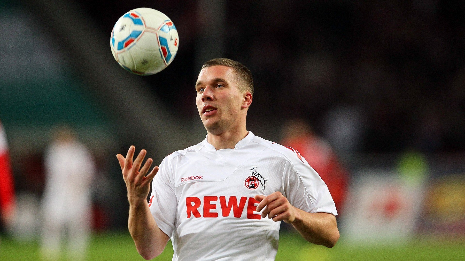 “逆境突围：球队在关键时刻的神奇表现”，《逆境突袭》